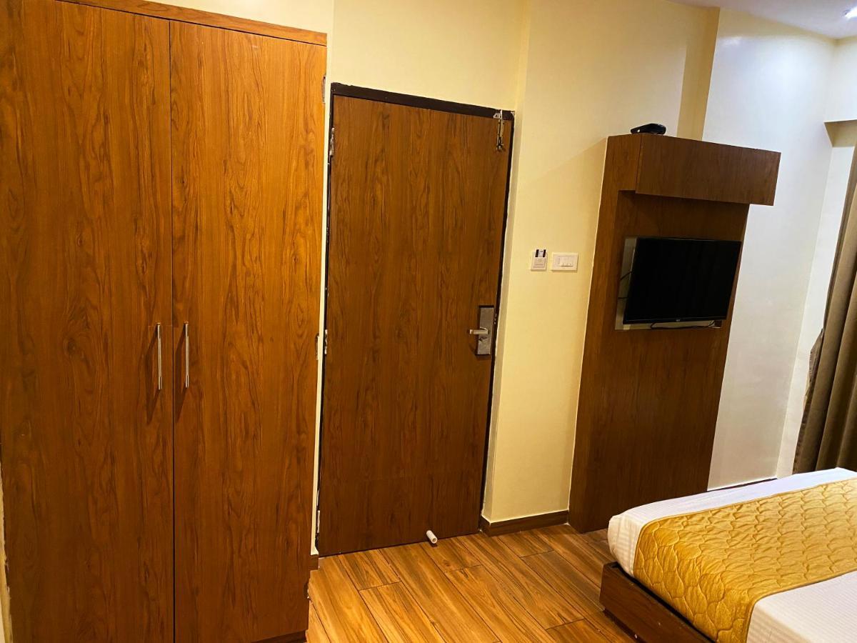 Hotel Pearl'S Bkc Inn- Near Trade Centre, Visa Consulate Мумбаи Экстерьер фото