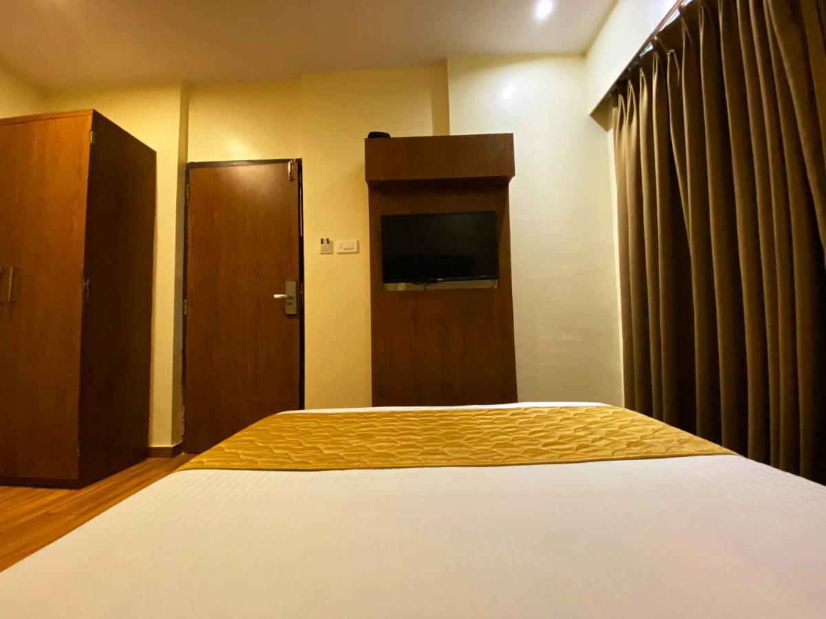 Hotel Pearl'S Bkc Inn- Near Trade Centre, Visa Consulate Мумбаи Экстерьер фото