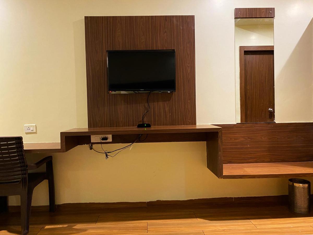 Hotel Pearl'S Bkc Inn- Near Trade Centre, Visa Consulate Мумбаи Экстерьер фото